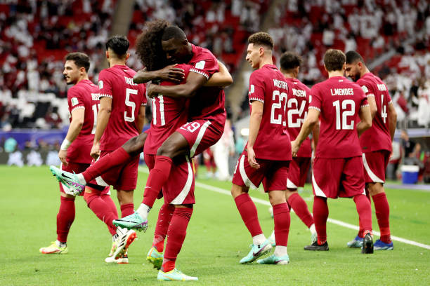 Thắng tối thiểu Tajikistan, Qatar giành vé đầu tiên vượt qua vòng bảng ảnh 11