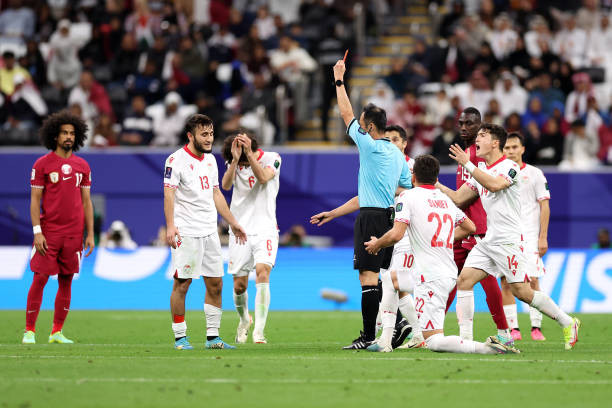 Thắng tối thiểu Tajikistan, Qatar giành vé đầu tiên vượt qua vòng bảng ảnh 17