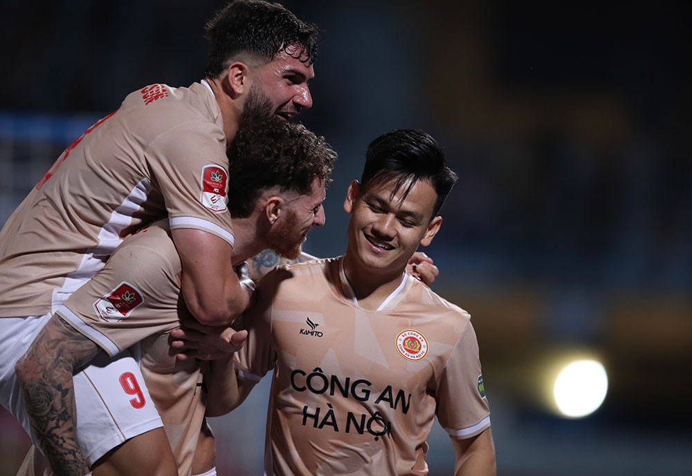 CAHN tấn công sắc bén hơn dưới thời HLV Kiatisuk