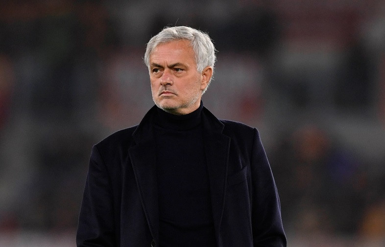 Mourinho chia tay Roma sau cuộc khủng hoảng phong độ