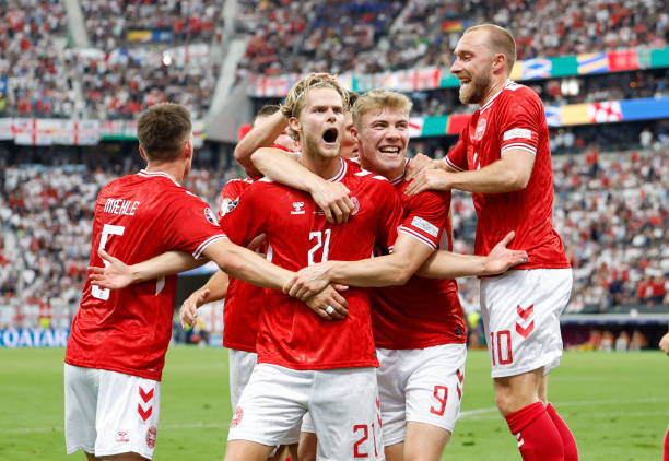 Chia điểm cùng Đan Mạch, tuyển Anh chưa thể giành vé sớm ảnh 21