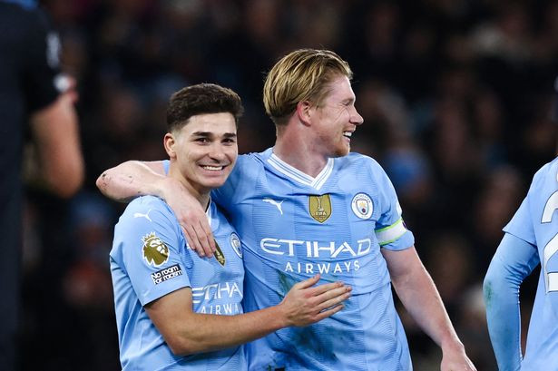 Man City vượt trội Chelsea ở thời điểm này Man City vượt trội Chelsea ở thời điểm này