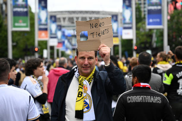 Nhưng không phải ai cũng có vé vào sân Nhưng không phải ai cũng có vé vào sân