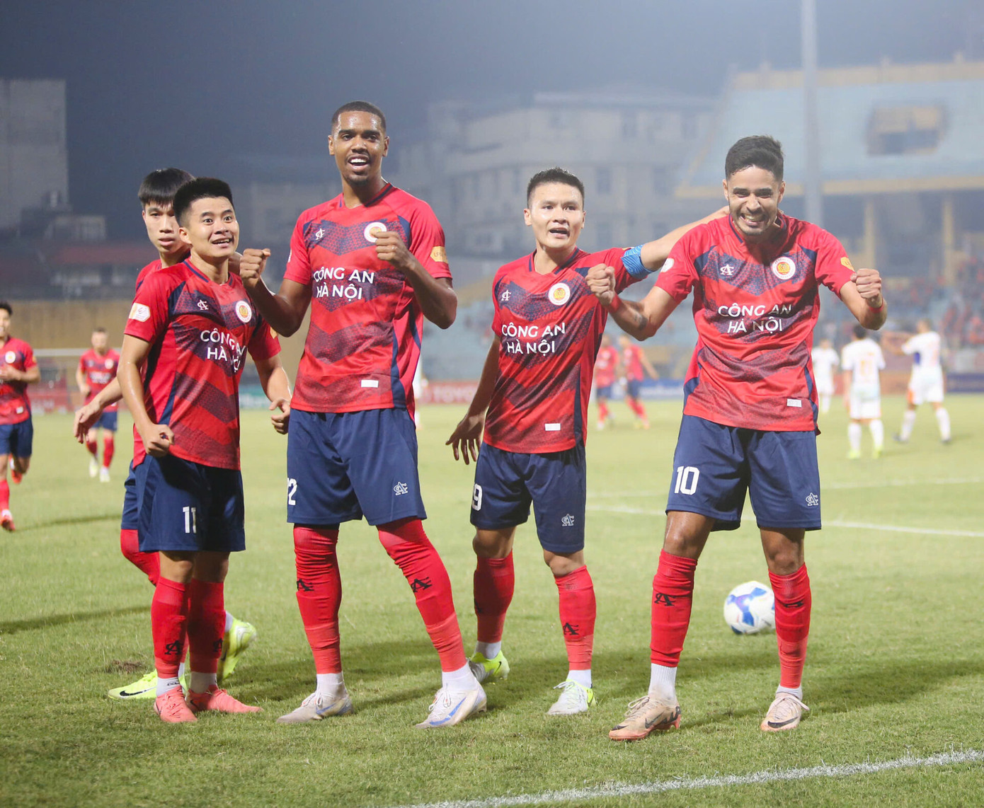 CLB Công an Hà Nội đang bay cao CLB Công an Hà Nội đang bay cao