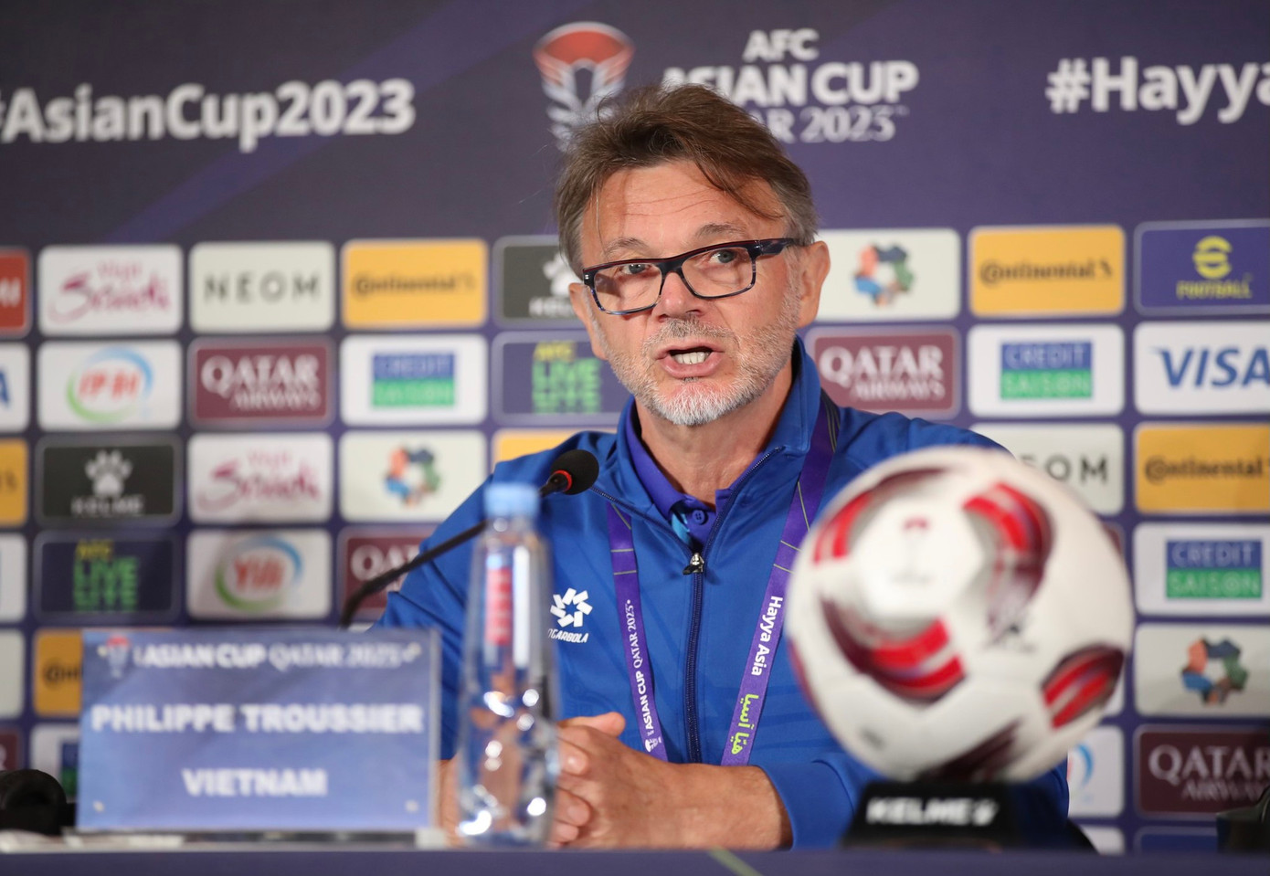 HLV Troussier chỉ trích truyền thông Việt Nam HLV Troussier chỉ trích truyền thông Việt Nam