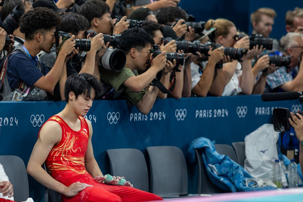 Su Weide ngồi chết lặng sau sai lầm Su Weide ngồi chết lặng sau sai lầm