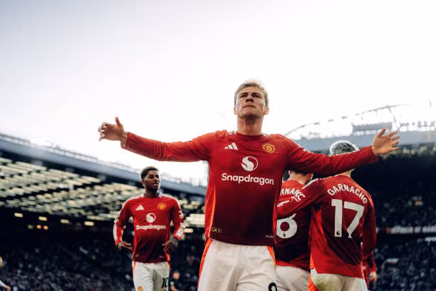 Hojlund lập công, MU ngược dòng thắng Brentford ảnh 18