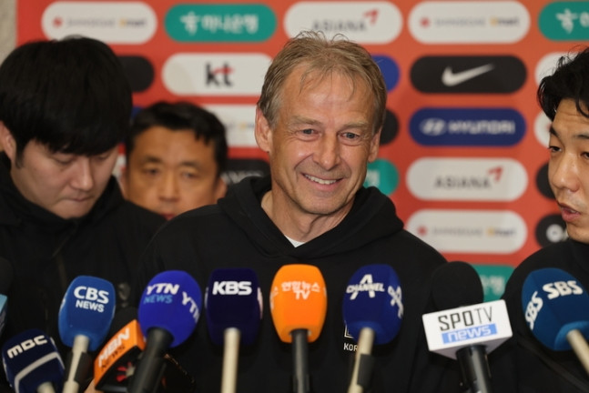 Klinsmann đang trở thành cái gai trong mắt người hâm mộ Hàn Quốc Klinsmann đang trở thành cái gai trong mắt người hâm mộ Hàn Quốc