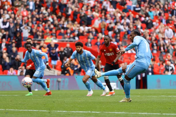 Chật vật thắng Coventry, MU gặp Man City ở chung kết FA Cup ảnh 32