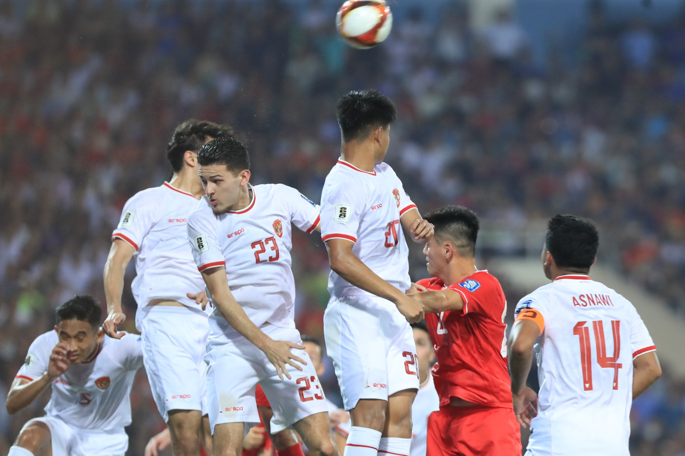 Đội tuyển Việt Nam thảm bại, HLV Troussier có từ chức? ảnh 11