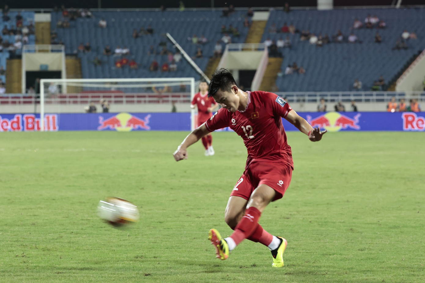 Tuấn Tài tạo ra khác biệt sau khi vào sân thay Văn Khang. Ảnh: Như Ý Tuấn Tài tạo ra khác biệt sau khi vào sân thay Văn Khang. Ảnh: Như Ý