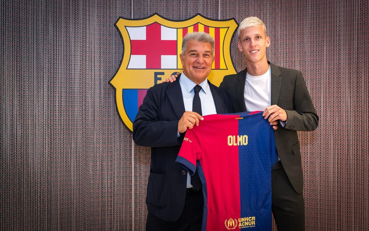 Dani Olmo không được người hâm mộ Barcelona chào đón Dani Olmo không được người hâm mộ Barcelona chào đón