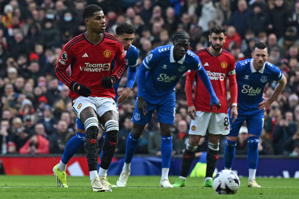 MU đánh bại Everton bằng 2 pha phạt đền ảnh 10