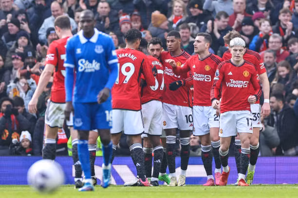 MU đánh bại Everton bằng 2 pha phạt đền ảnh 13