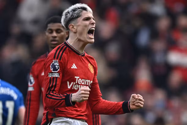 MU đánh bại Everton bằng 2 pha phạt đền ảnh 9