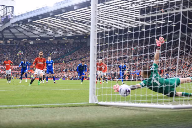 MU đánh bại Everton bằng 2 pha phạt đền ảnh 6