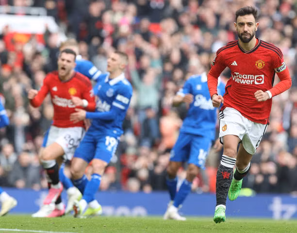 MU đánh bại Everton bằng 2 pha phạt đền ảnh 7