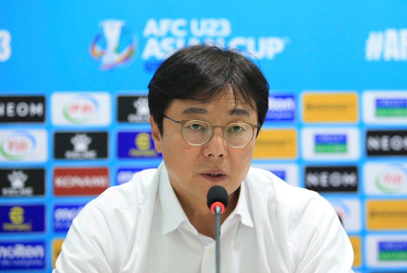 HLV Hwang Sun-hong sẽ tạm thời dẫn dắt tuyển Hàn Quốc. HLV Hwang Sun-hong sẽ tạm thời dẫn dắt tuyển Hàn Quốc.