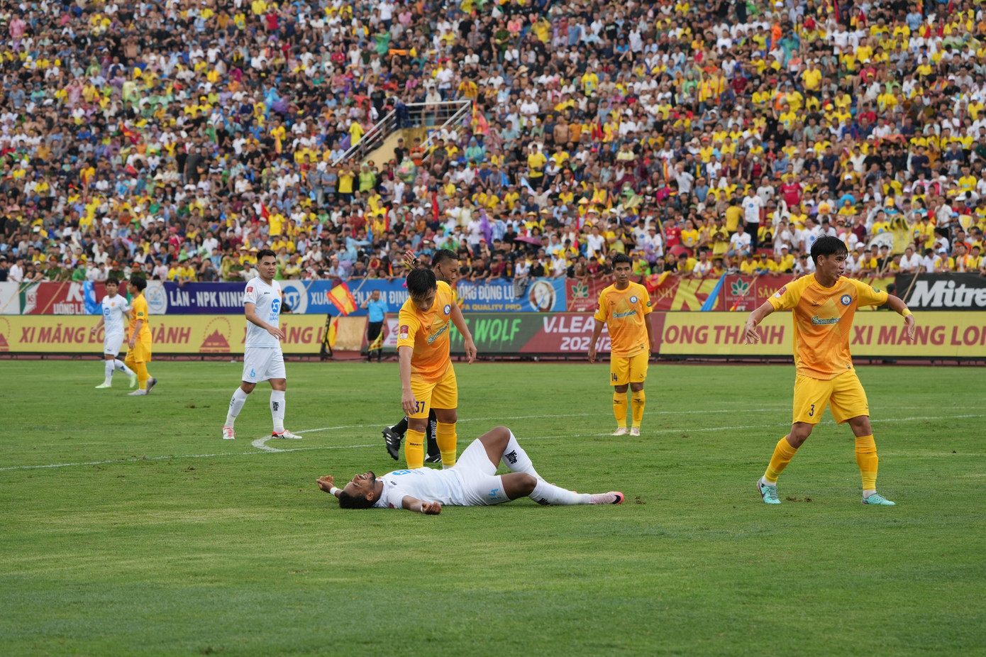 Rafaelson tiếc nuối cơ hội. Ảnh: Mạnh Thắng