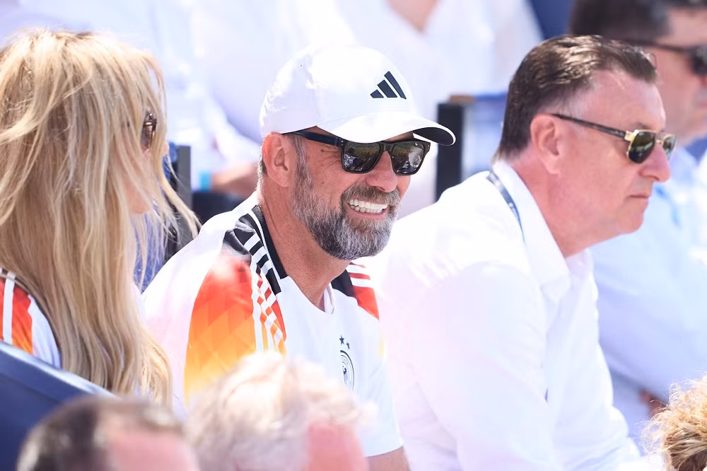 HLV Klopp và vợ du lịch tại Tây Ban Nha