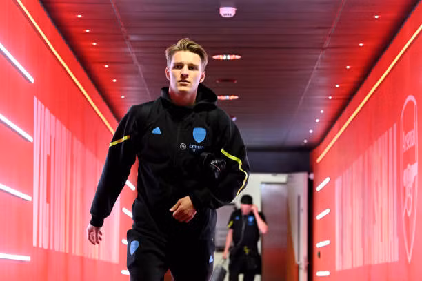 Thua sốc Aston Villa, Arsenal mất ngôi đầu Ngoại hạng Anh ảnh 2