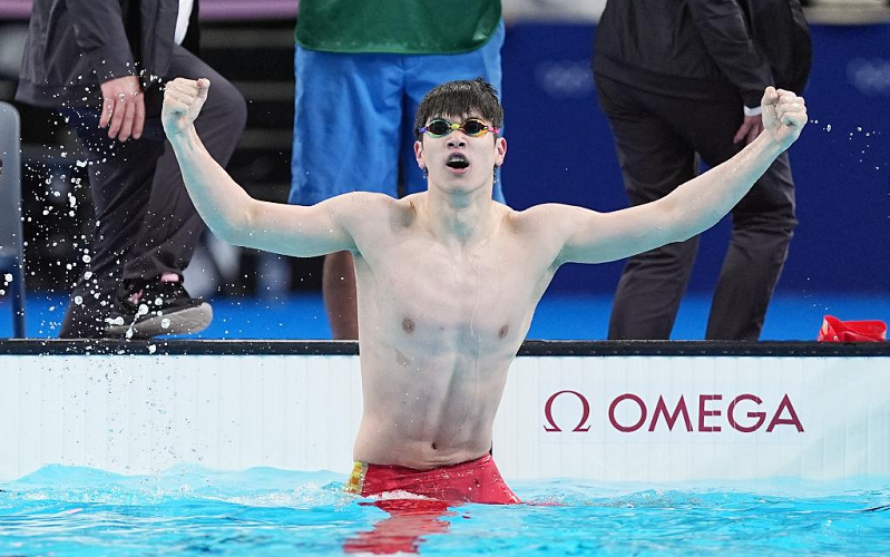 Pan Zhanle ăn mừng chiến thắng. Ảnh: Xinhua