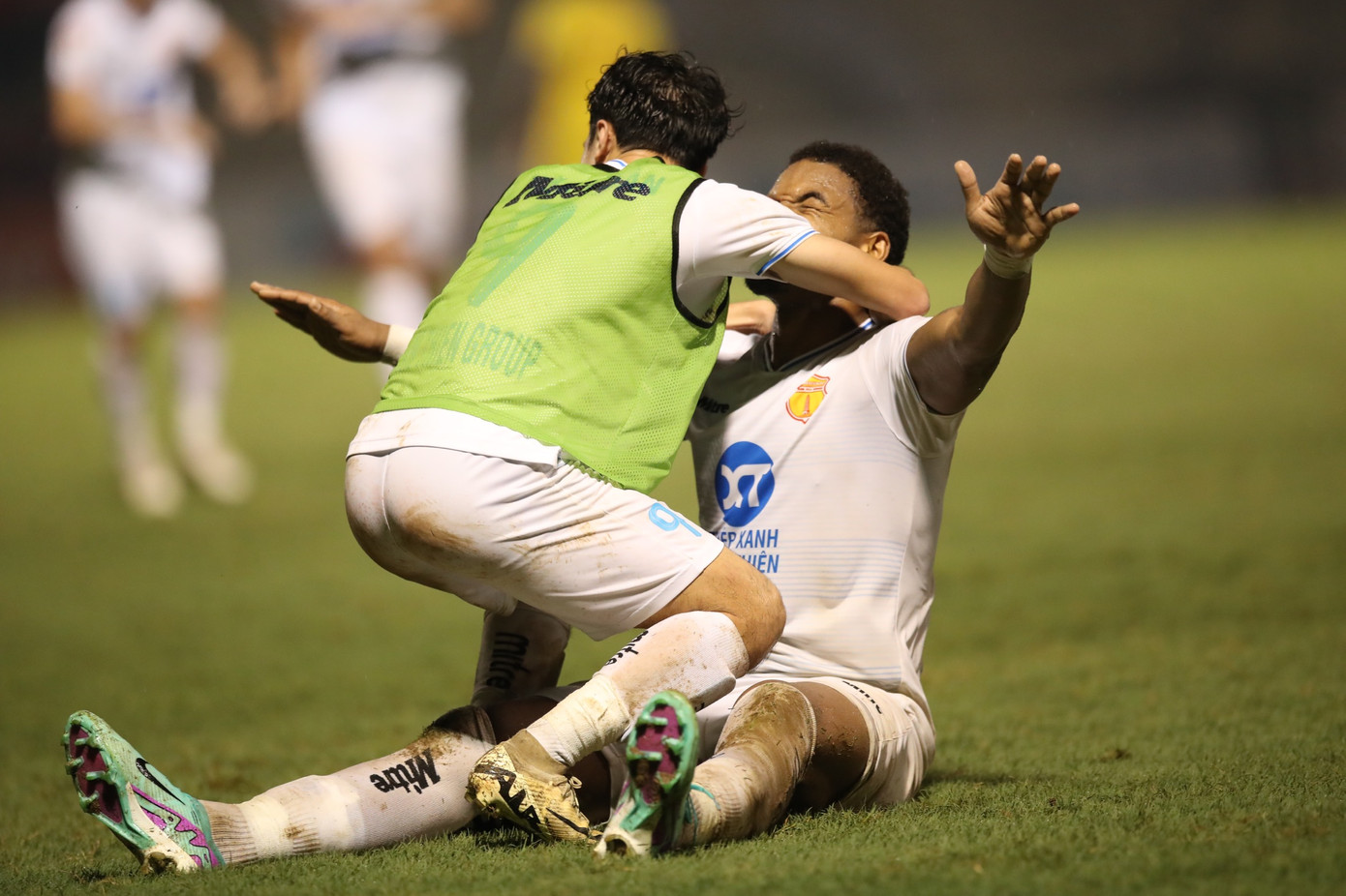 Rafaelson ghi 5 bàn, Thép Xanh Nam Định ngược dòng ấn tượng trước Đông Á Thanh Hoá ảnh 9 Rafaelson ghi 5 bàn, Thép Xanh Nam Định ngược dòng ấn tượng trước Đông Á Thanh Hoá ảnh 9