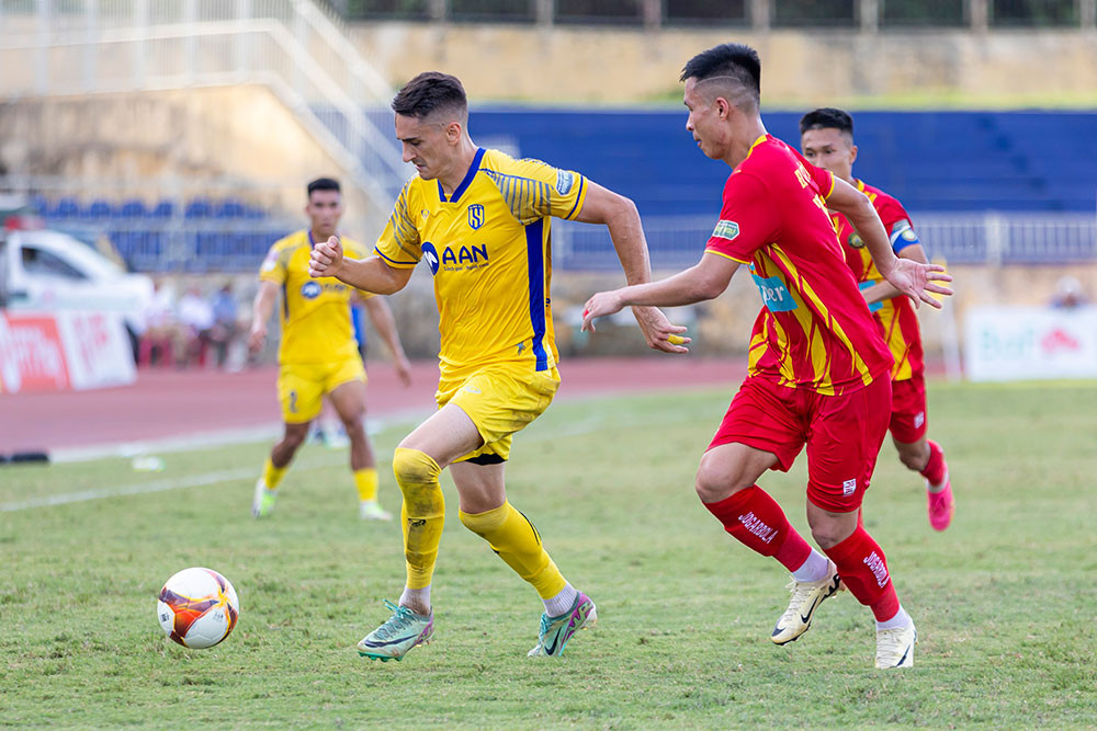 SLNA cần ít nhất 1 điểm trên sân Quảng Nam