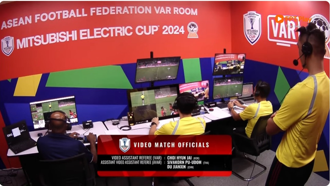 Song sát Tiến Linh-Xuân Son lên tiếng phút bù giờ, tuyển Việt Nam đánh bại Singapore 2-0 ảnh 3