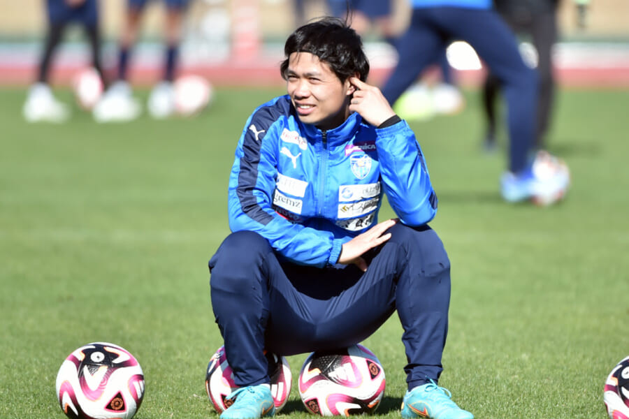 Công Phượng trong buổi tập trước mùa giải của Yokohama FC Công Phượng trong buổi tập trước mùa giải của Yokohama FC