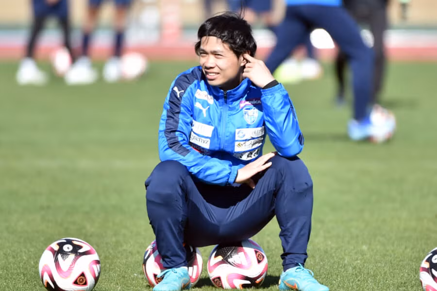 Công Phượng trong buổi tập trước mùa giải của Yokohama FC