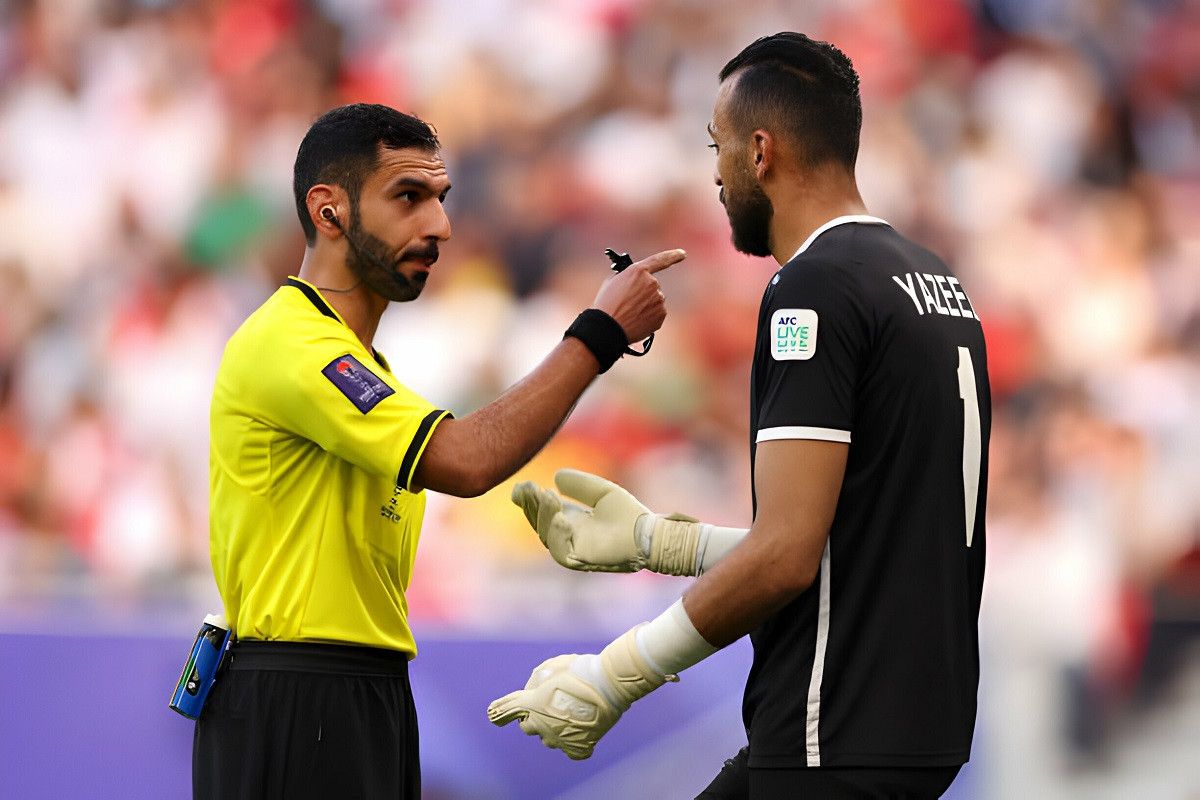 Trọng tài Salman Ahmad ở Asian Cup 2023 vừa qua. Ảnh: Getty Trọng tài Salman Ahmad ở Asian Cup 2023 vừa qua. Ảnh: Getty