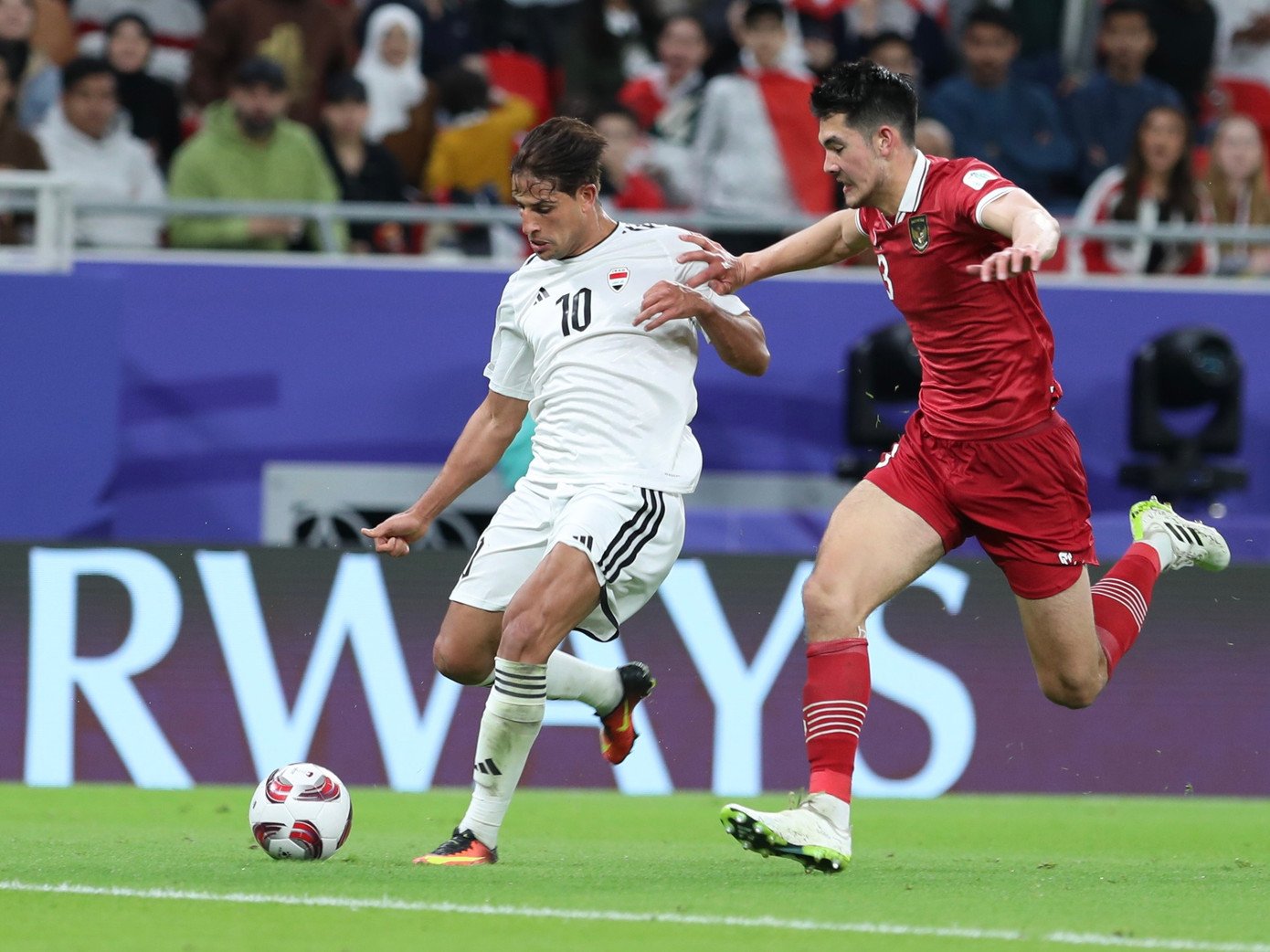 Ali ghi 1 bàn và thi đấu nổi bật trước khi rời sân. Ảnh: Hữu Phạm