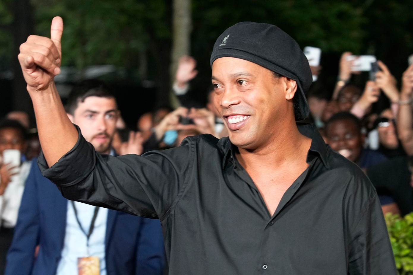 Ronaldinho châm ngòi cho cuộc tranh cãi về bóng đá Brazil
