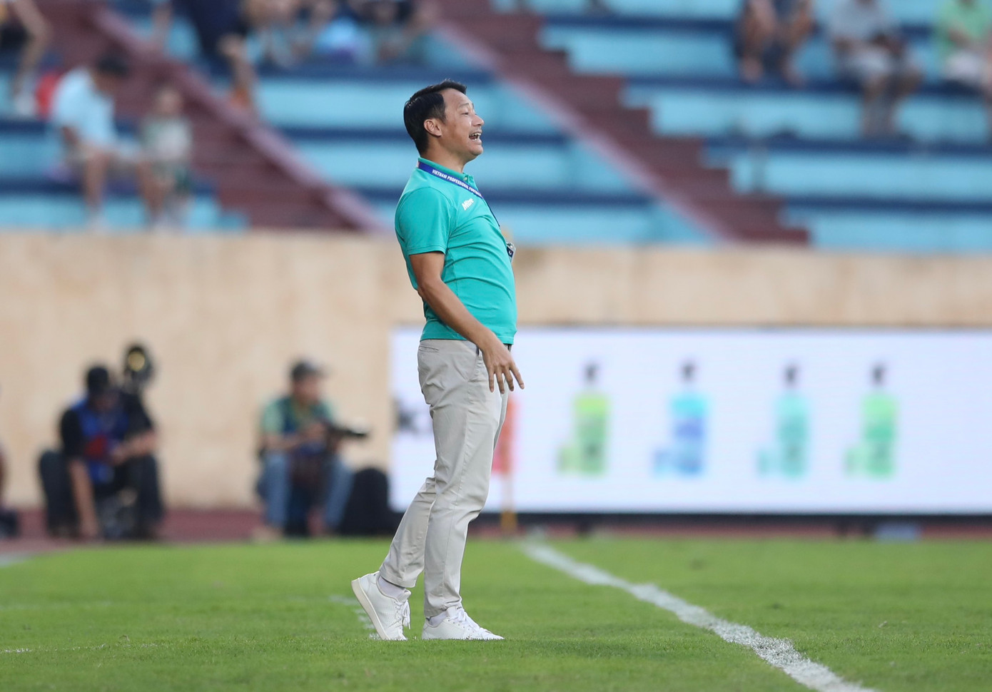 HLV Vũ Hồng Việt tiến cử 4 cầu thủ Nam Định lên tuyển Việt Nam HLV Vũ Hồng Việt tiến cử 4 cầu thủ Nam Định lên tuyển Việt Nam