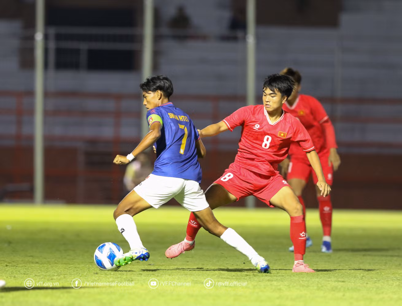 Công Phương mờ nhạt trước U19 Myanmar