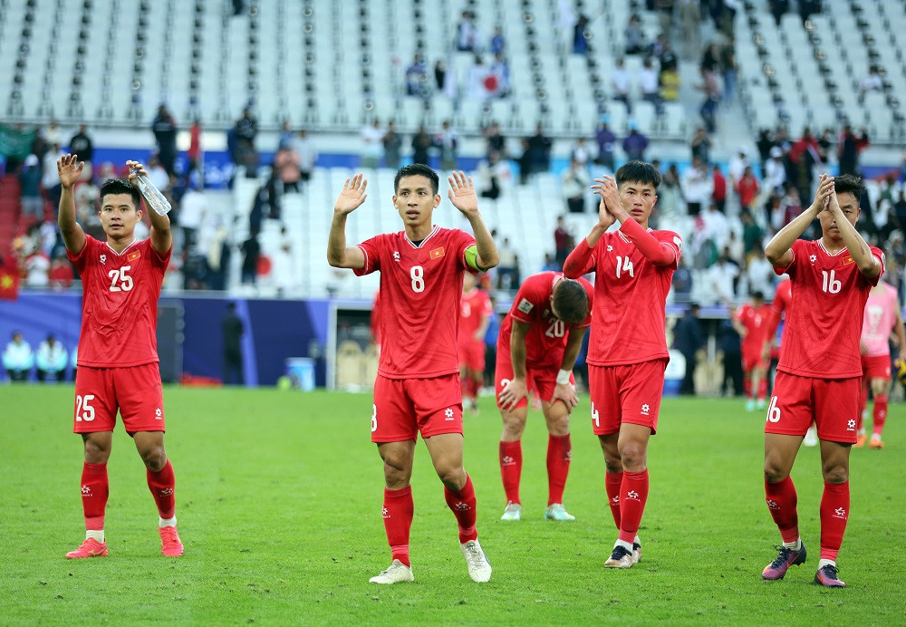Hùng Dũng và các đồng đội đã có trận đấu xuất sắc trước Nhật Bản. Ảnh: Tuấn Hữu