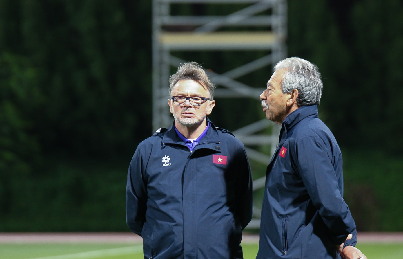 HLV Troussier sẽ chốt danh sách dựa trên màn trình diễn trước Kyrgyzstan HLV Troussier sẽ chốt danh sách dựa trên màn trình diễn trước Kyrgyzstan