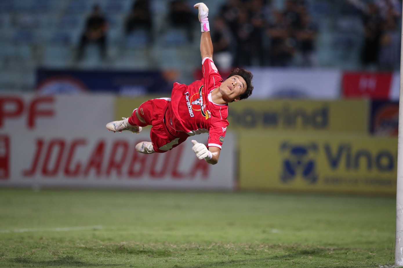 Hà Nội FC chấm dứt chuỗi 9 trận bất bại của LPBank HAGL với chiến thắng 2-0 ảnh 10 Hà Nội FC chấm dứt chuỗi 9 trận bất bại của LPBank HAGL với chiến thắng 2-0 ảnh 10