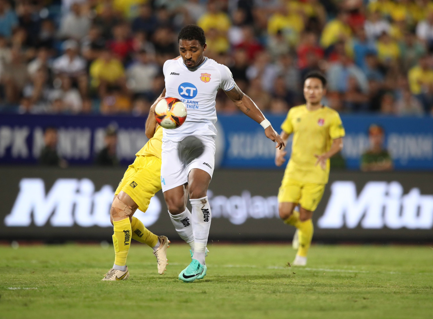 Thảm bại trước Hải Phòng, ngôi đầu của Thép Xanh Nam Định vẫn vững vàng khó tin ảnh 4