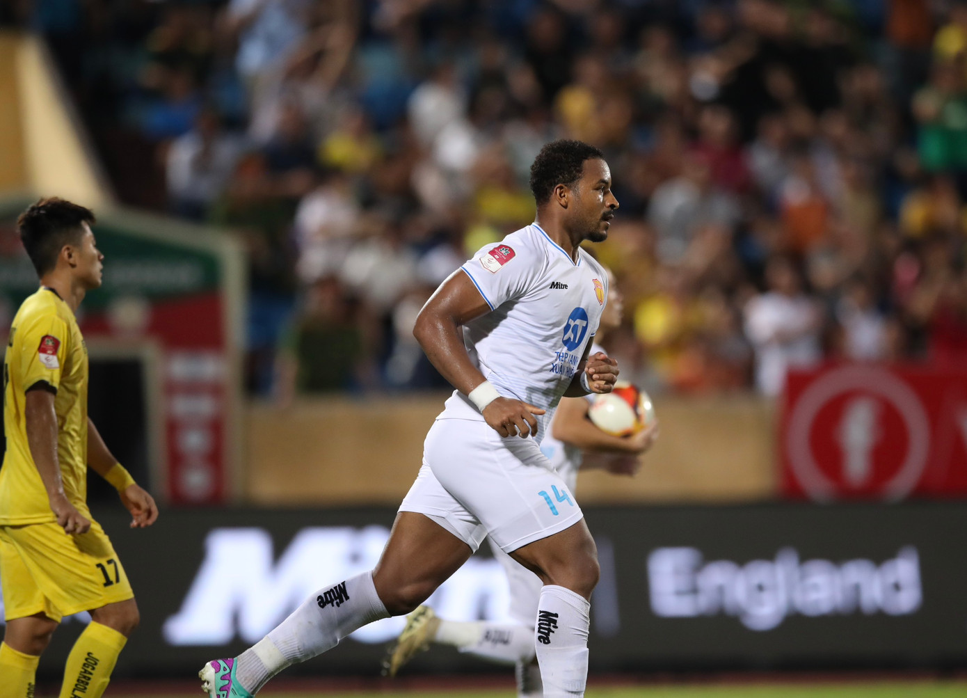 Thảm bại trước Hải Phòng, ngôi đầu của Thép Xanh Nam Định vẫn vững vàng khó tin ảnh 7