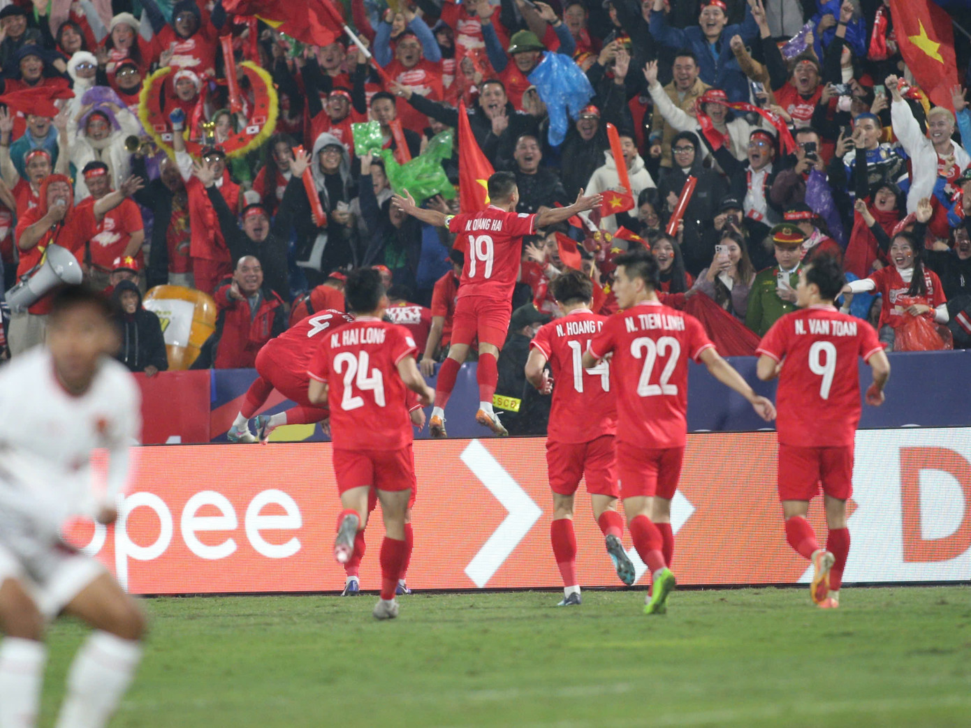 Quang Hải ghi bàn, Việt Nam chiếm ngôi đầu bảng B ảnh 17 Quang Hải ghi bàn, Việt Nam chiếm ngôi đầu bảng B ảnh 17