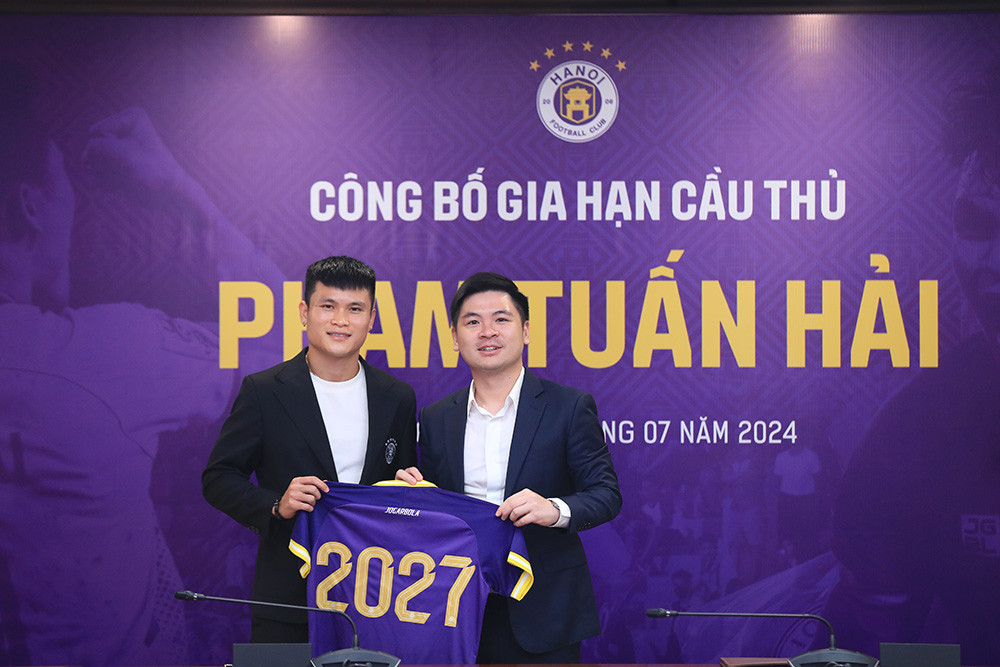 Phạm Tuấn Hải rạng rỡ ký hợp đồng mới với Hà Nội FC Phạm Tuấn Hải rạng rỡ ký hợp đồng mới với Hà Nội FC