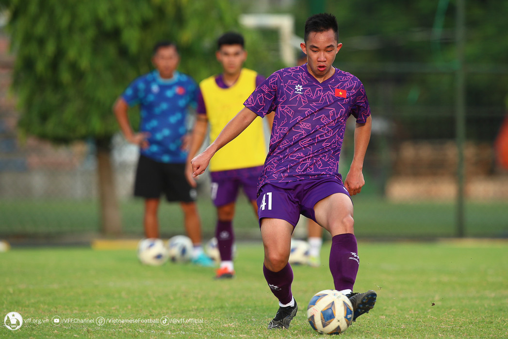 Hồ Hữu Hưng sở hữu kỹ thuật cá nhân khá ấn tượng Hồ Hữu Hưng sở hữu kỹ thuật cá nhân khá ấn tượng