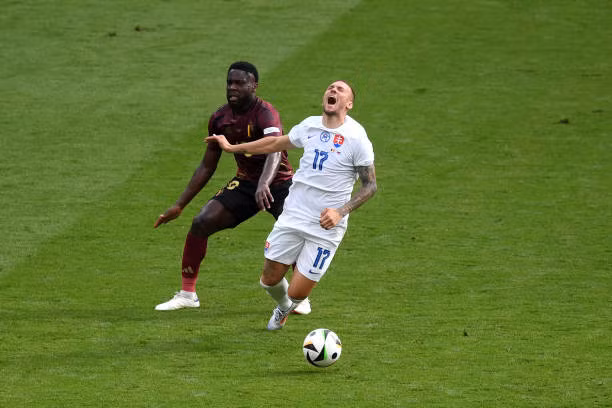 Địa chấn ở Frankfurt, Slovakia quật ngã Bỉ trong ngày Lukaku bị tước 2 bàn ảnh 10