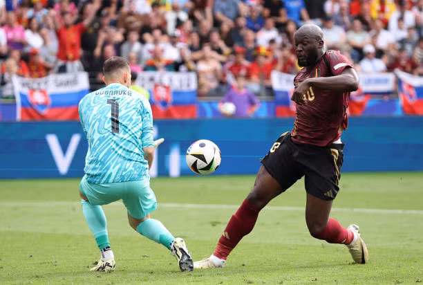 Lukaku bỏ lỡ 3 cơ hội rõ ràng trong hiệp 1
