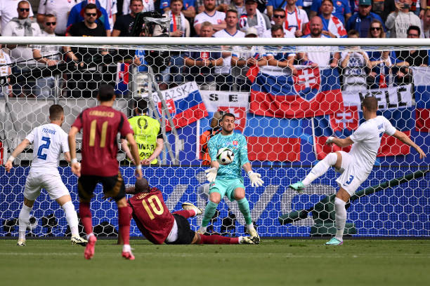 Địa chấn ở Frankfurt, Slovakia quật ngã Bỉ trong ngày Lukaku bị tước 2 bàn ảnh 6 Địa chấn ở Frankfurt, Slovakia quật ngã Bỉ trong ngày Lukaku bị tước 2 bàn ảnh 6