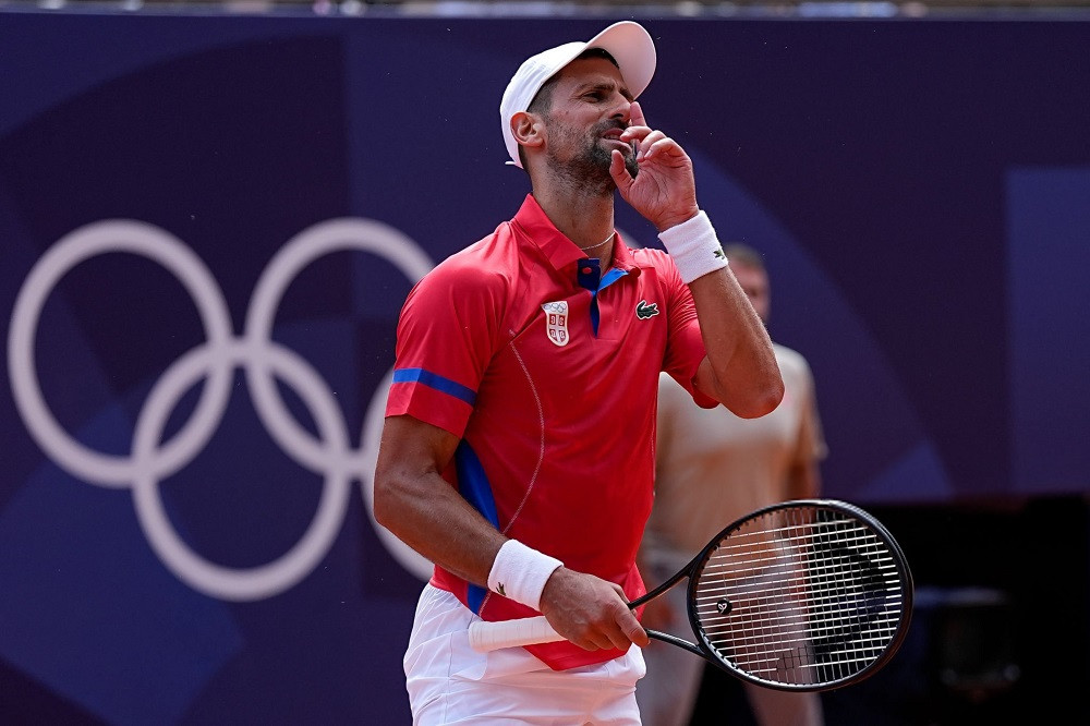 Djokovic ăn mừng tình huống thắng điểm trong trận đấu Djokovic ăn mừng tình huống thắng điểm trong trận đấu