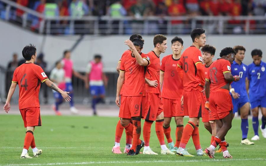 Cầu thủ Trung Quốc thất vọng sau trận hòa Thái Lan Cầu thủ Trung Quốc thất vọng sau trận hòa Thái Lan