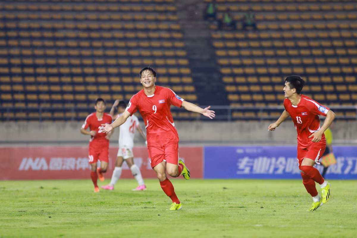 Ri Jo Guk tỏa sáng với hat-trick bàn thắng. Ảnh: AFC